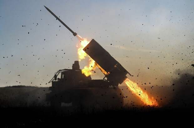 Армия России нанесла групповой удар по объектам ВПК и энергетики Украины