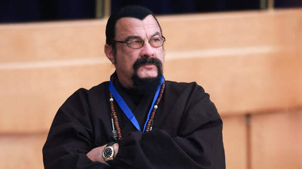 Сигал назвал накладывающих на Россию санкции политиков обиженными детьми