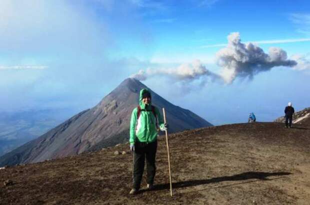 Стратовулкан, высота которого составляет 3976 метров. Стратовулкан, высота которого составляет 3976 метров.