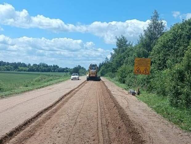 На Смоленщине стартовал капитальный ремонт дороги в деревню Садовая