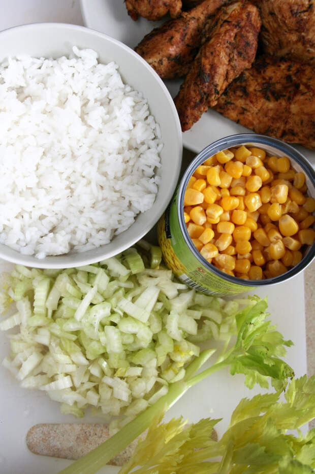 Рис с кукурузой и курицей. Салат с рисом и курицей. Рис отварной. Рис с отварной курицей.