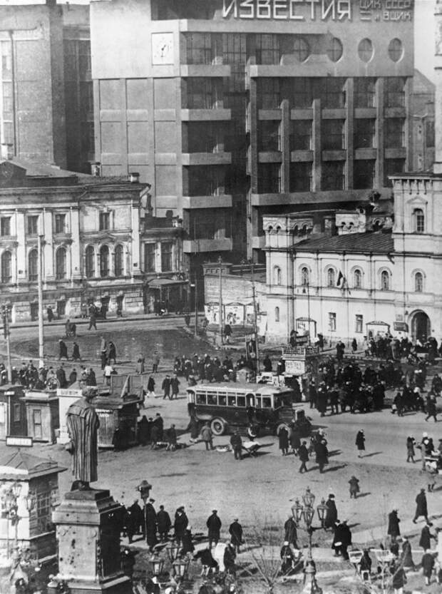 Здание, расположенное по адресу Пушкинская площадь. СССР, Москва, 1930-е годы.