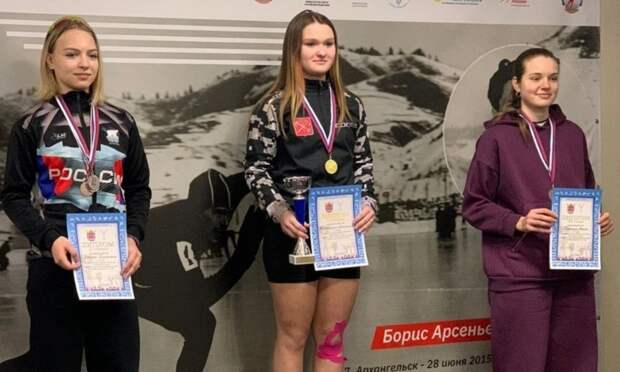 Спортсменка Архангельской области Екатерина Засоба выиграла серебро на первенстве СЗФО по конькобежному спорту