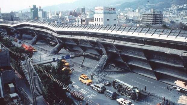 Фото №1 - История одной фотографии: рухнувшая эстакада в японском Кобе, январь 1995 года