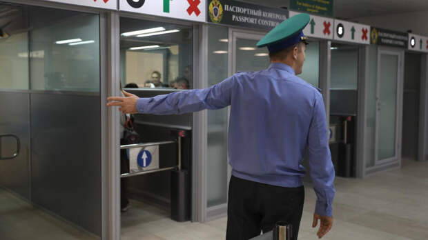 ФСБ: за отказ показать гаджет на границе грозит штраф или арест на 15 суток