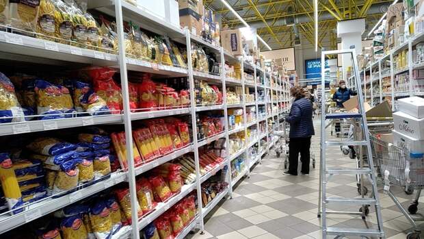 С полной корзинкой еды ходить небезопасно: продукты на Украине дороже, чем в Европе