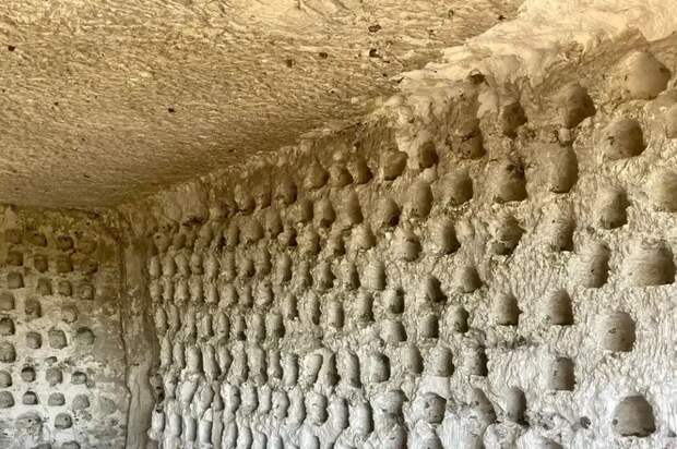 Вот что там нашли. Археологи открыли комнату, которая была запечатана 300 лет!