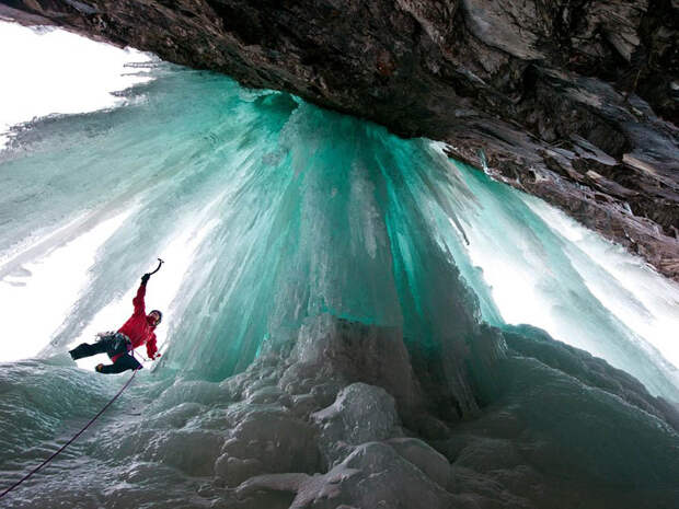 FrozenWaterfalls09 Удивительные замерзшие водопады по всему миру