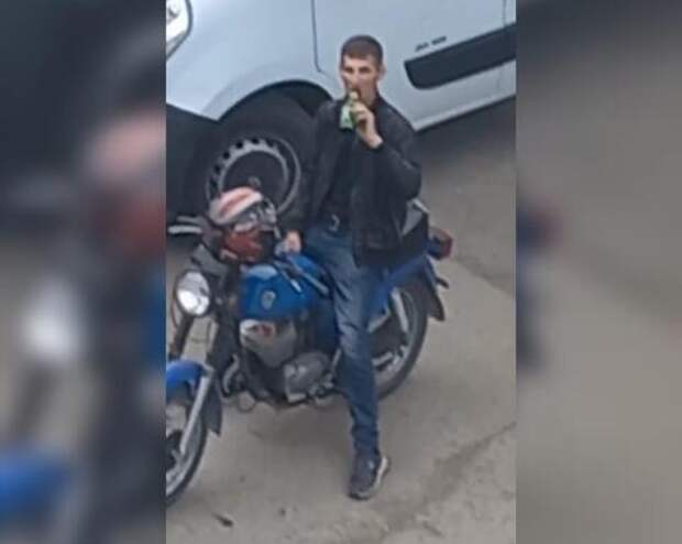 Связи в МВД: пьяный мотоциклист ездит по Краснодару с бутылкой пива в руках и материт горожан