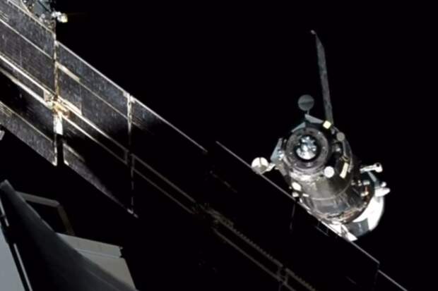 Грузовой корабль "Прогресс МС-34" пристыковался к модулю "Звезда" МКС