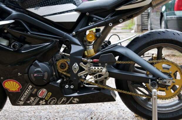 Triumph 675