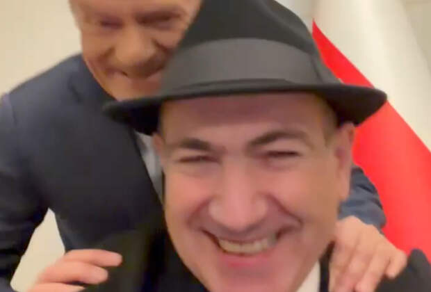 Премьер Польши подкрался к Пашиняну