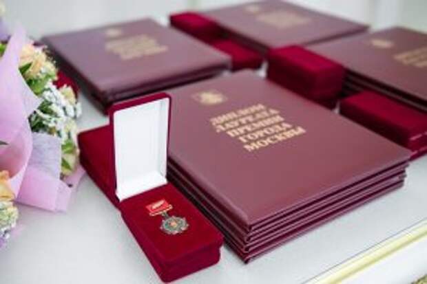Преподавателей и студентов Плехановского университета наградили за участие в конкурсе. Фото: сайт мэра Москвы