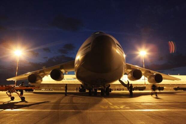 Впервые: Самолетом Ан-124 «Руслан» переброшены два звена вертолетов Ми-24