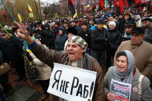 Сторонники «народного импичмента» и свободы Саакашвили шумят в центре Киева
