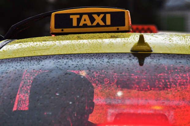 В Петрозаводске таксист обругал и оставил мать с больным ребенком на морозе