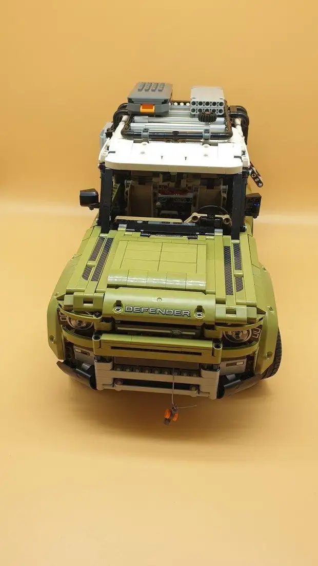 Обзор и процесс сборки конструктора LEGO Technic 42110 Land Rover Defender