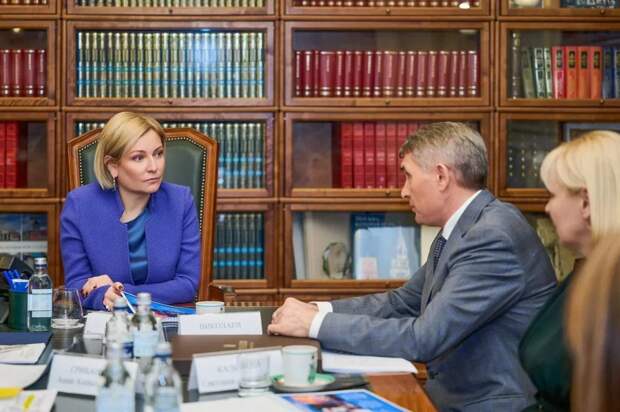 Ольга Любимова обсудила с главой Чувашии модернизацию учреждений культуры