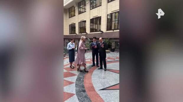 Захарова обменялась подарками с сестрой Ким Чен Ына