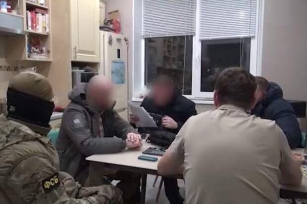 ФСБ показала видео задержания подозреваемых в хищении у предприятий ОПК на 460 млн рублей