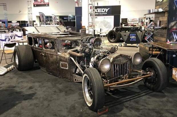 Автомобили на тюнинг-шоу SEMA 2018
