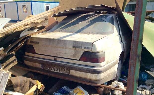 Автомобили, которые нашли во время сноса московских гаражей barn find, авто, автомир, автомобили, гараж, находка, олдтаймер, ретро авто