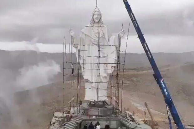 РИА Новости: статую Христа как символ мира установили на границе Ливана и Сирии