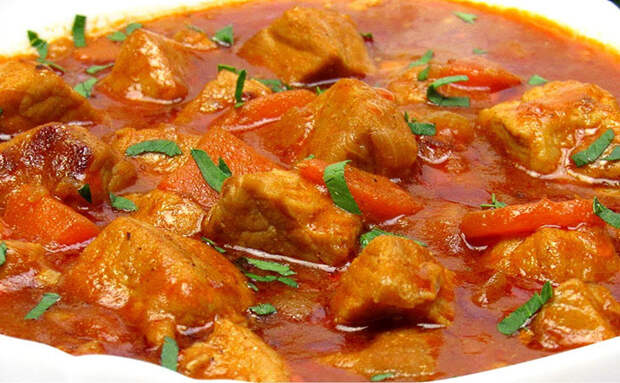 Гуляш «Бархатный»: секрет идеальной подливы без комочков и нежнейшего мяса