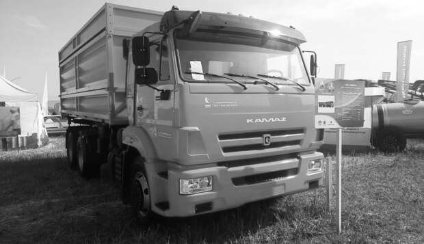 КАМАЗ принял участие в чемпионате России по пахоте