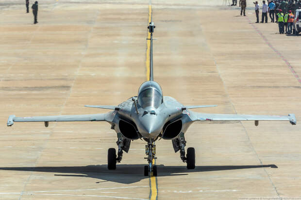 Французский многоцелевой истребитель Dassault Aviation Rafale.