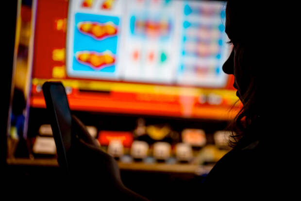 Психиатр Шуров: зависимому от игр становится трудно скрывать долги