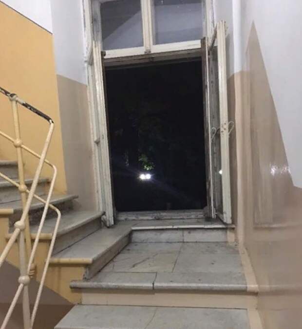 Окно, от которого дует в больнице на Слободке. Фото: Фейсбук/Михаил Голдберг