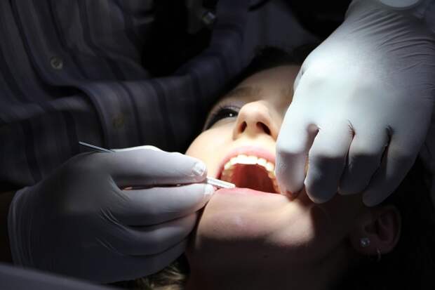 Если ходить к стоматологу вовремя, не придётся даже избавляться от боли