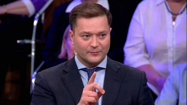 Ведущая «России-1» в прямом эфире попыталась выгнать гостя-«идиота»