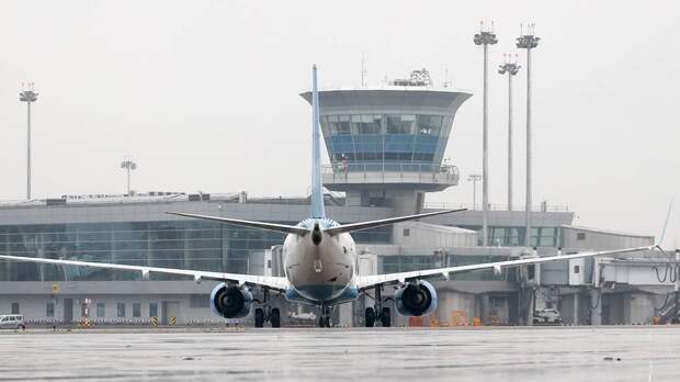 Boeing с треснувшим стеклом приземлился в столичном аэропорту Шереметьево