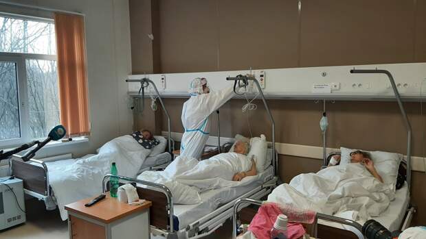 Больницы Петербурга возвращаются к плановой работе в связи с сокращением больных COVID-19