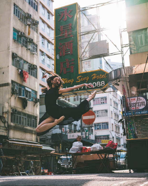 Балерины на улицах Гонконга: знаменитый фотопроект покоряет Азию