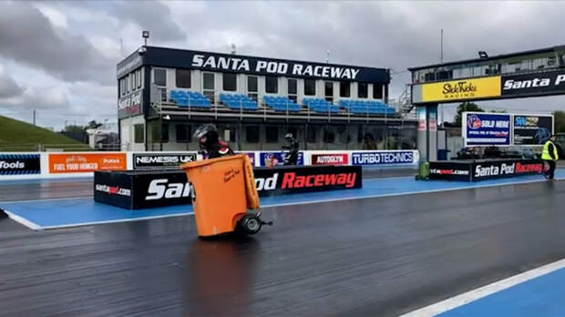 Британский блогер разогнал мусорный бак до рекордной скорости