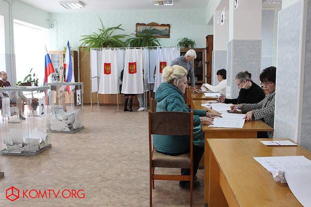 Избирательный участок №448 (библиотека, ул. Крымская) Выборы в Крыму 2018 1