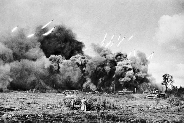 «Война. Прошу прибыть ко мне» Легендарный маршал победил нацистов в гонке вооружений. Как ему удалось пережить сталинские чистки?