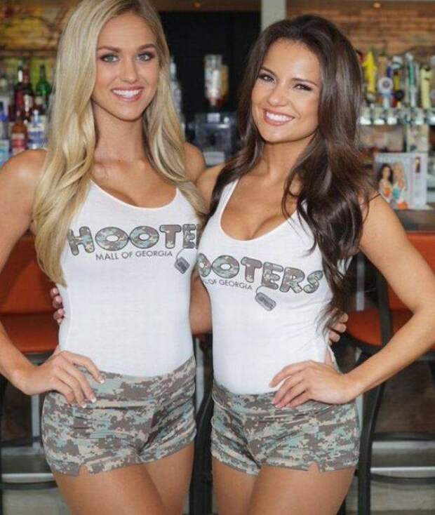 Симпатичные девушки из ресторана HOOTERS (46 фото)