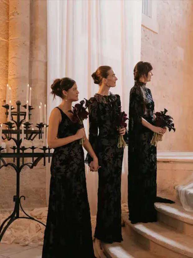 Дакота Джонсон с подружками невесты