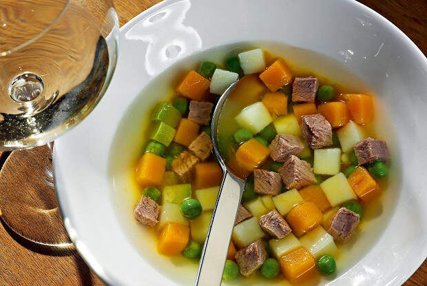 Фото к рецепту: Холодный тыквенный суп с говядиной
