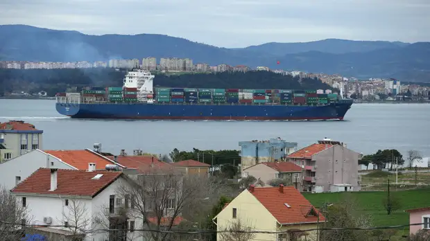 Движение судов в проливе Дарданеллы приостановлено в обоих направлениях