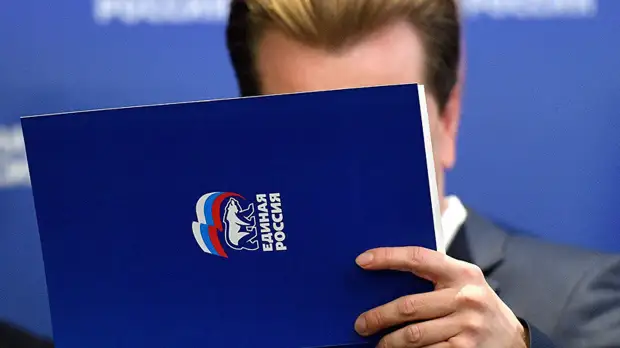 В «Единой России» прокомментировали сообщения о кокаине с логотипом партии