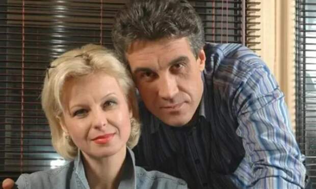 Она сделала ему карьеру, а он ушел к молодой актрисе после 20 лет брака: все жены и дети Алексея Пиманова