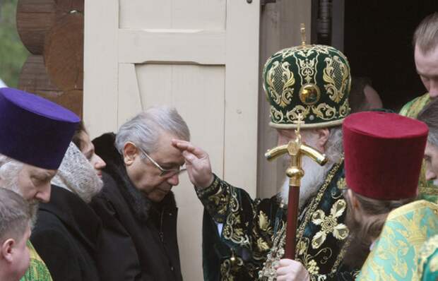 Налоговая разыскивает Петросяна и Степаненко из-за "смешной" суммы