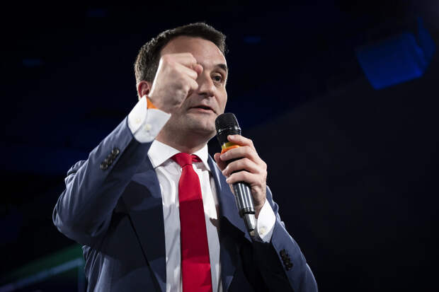 Политик Филиппо назвал воееным безумием запрет на выезд молодых людей в Германии