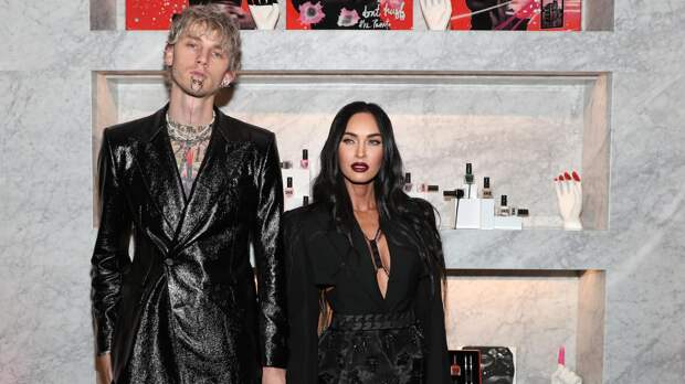 Machine Gun Kelly отметил день рождения с дочерью от Меган Фокс: видео