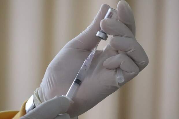 С чем связан рост случаев заражения среди дважды вакцинированных